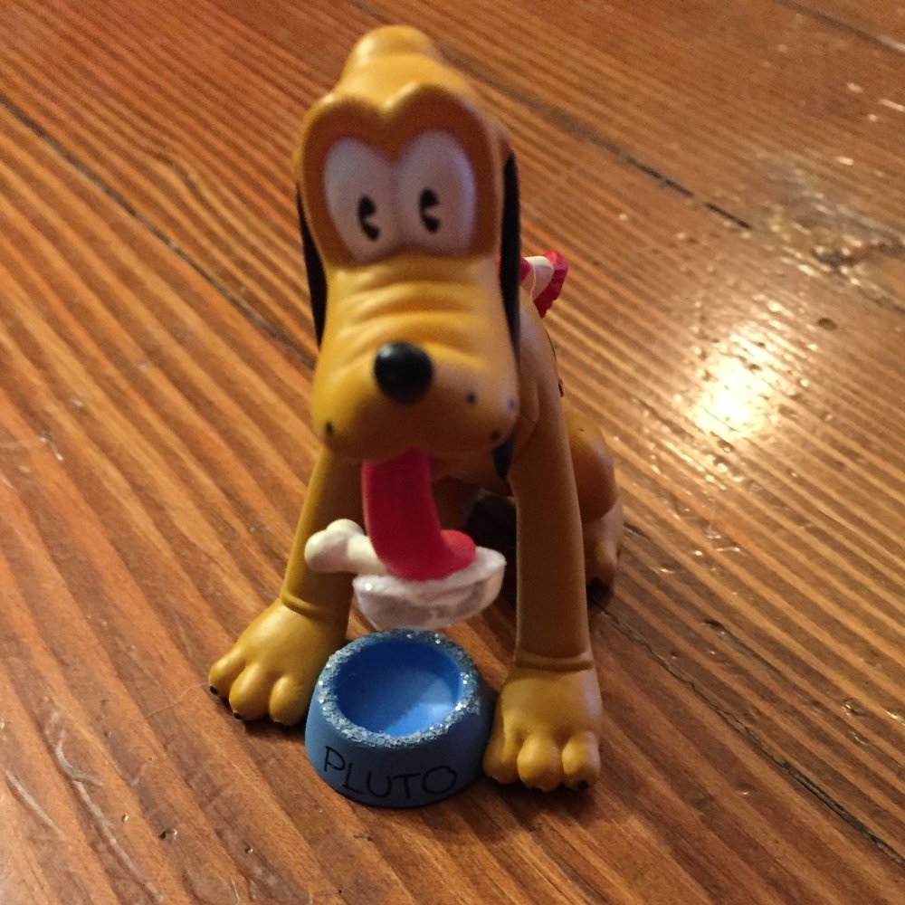 🛍️ | Mickey & Co. Dog Dish Dilemma - PLUTO - Hallmark Keepsake Ornament